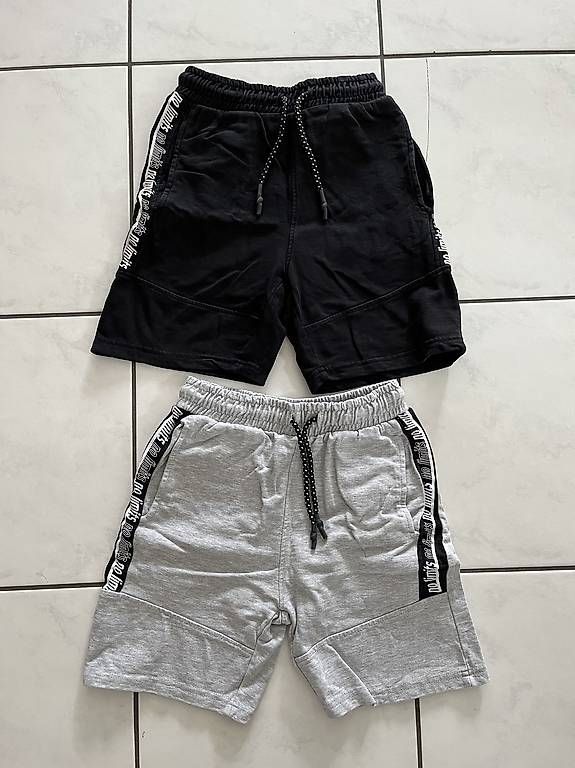 Pantaloni: Kurze Hosen 146/152 – Usato da Oberrieden venduto da Fige11