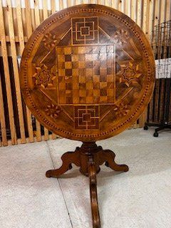 Tavoli: Antiker Brienzer Spieltisch – Usato da Neerach venduto da tho_tk98