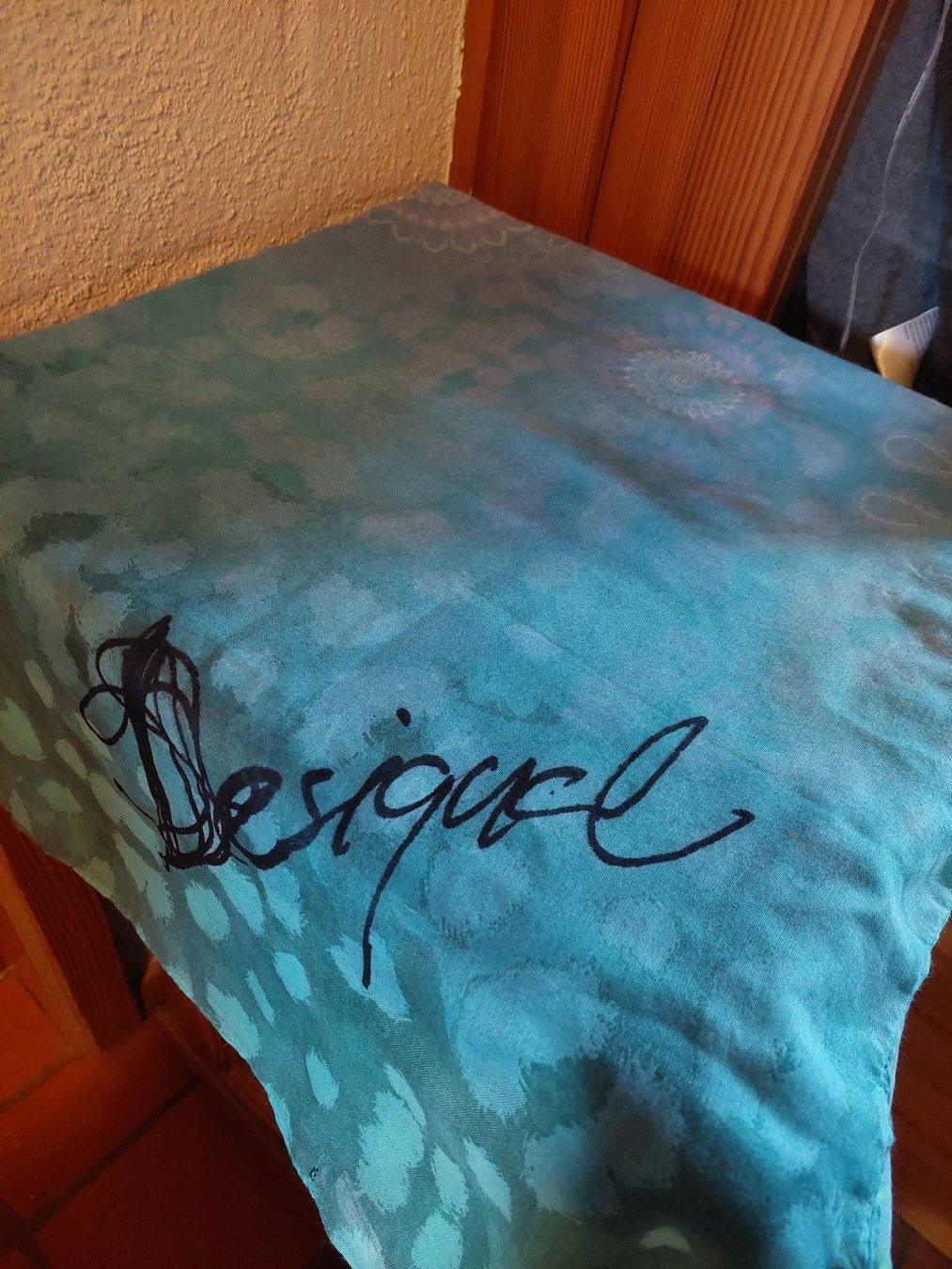 Desigual Foulard & Sciarpe: Desigual . Schal 100x190 – Nuovo (secondo la descrizione) da Besenbüren venduto da piculo