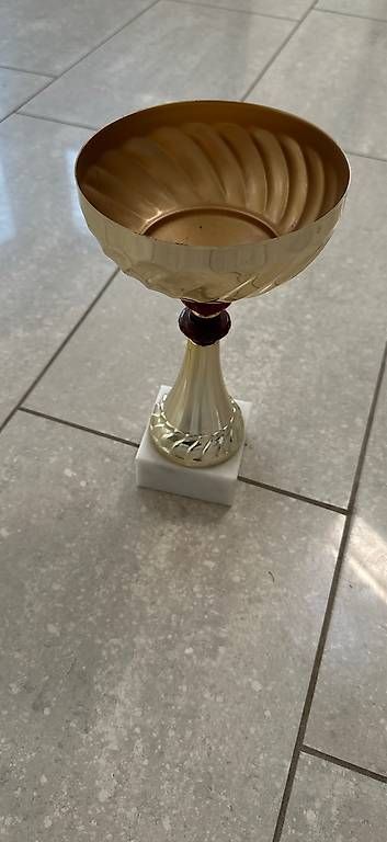 Altre raccolte & rarità: pokal – Usato da Hausen AG venduto da mb2023