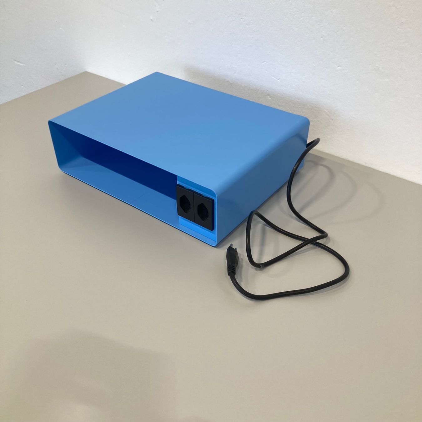 Lista Armadi: Lista Office Plug Ablagefach Hellblau - mit 2 Steckern – Usato da Schönenwerd venduto da mcofficeshop 2