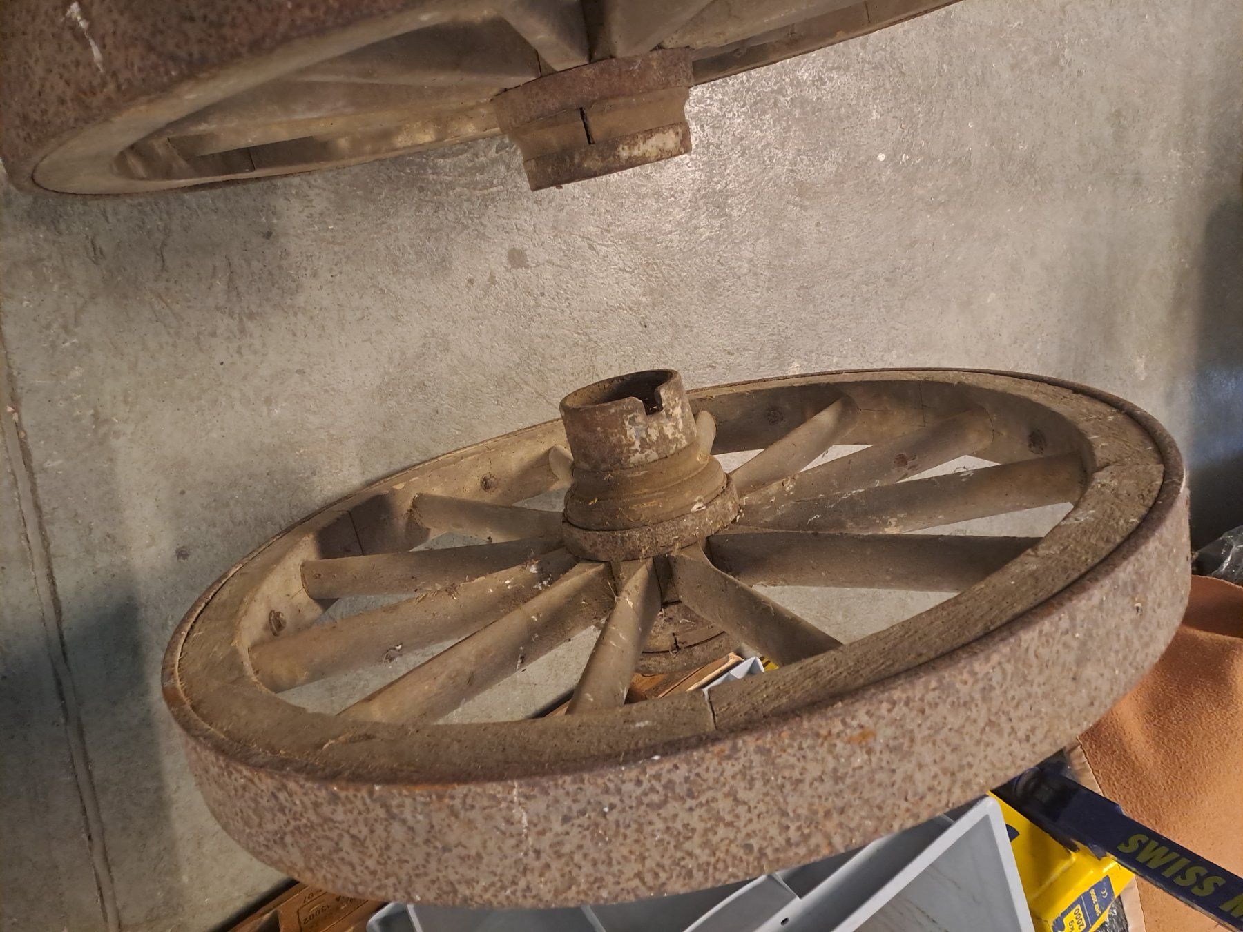 Pneus & Roues: 2 Antike Wagen Räder,Holzräder – D'occasion à Wald ZH par stani06 4