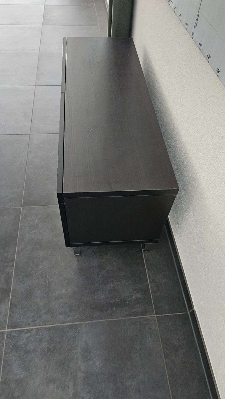 Ikea Mobili TV: TV-Möbel Schwarz mit zwei Türen – Usato da Spiez venduto da marinatamaraa 3