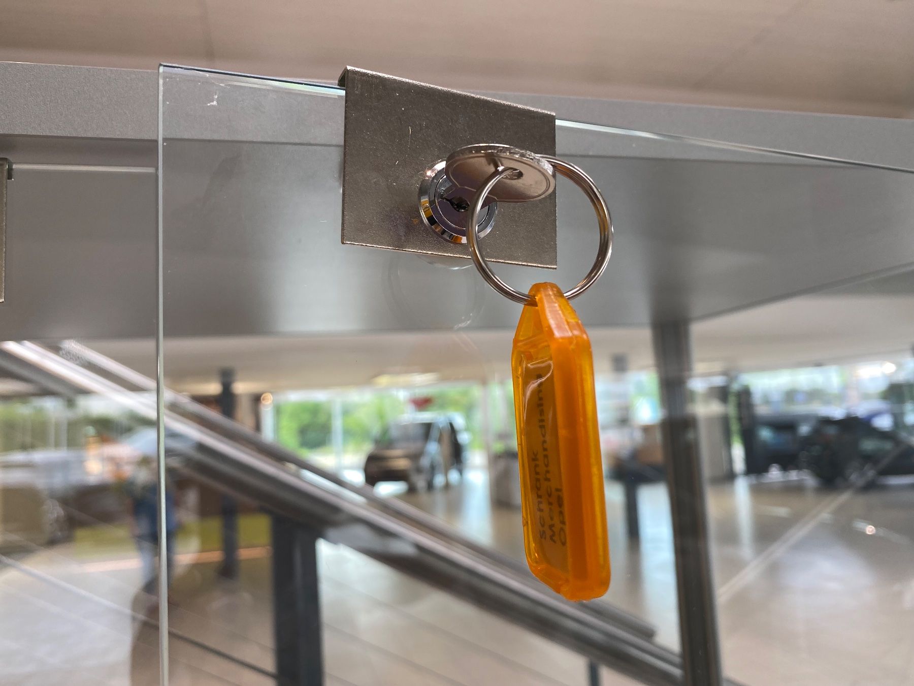 Vitrinen: Glasvitrine – Gebraucht aus Hägglingen von Karin0802 4