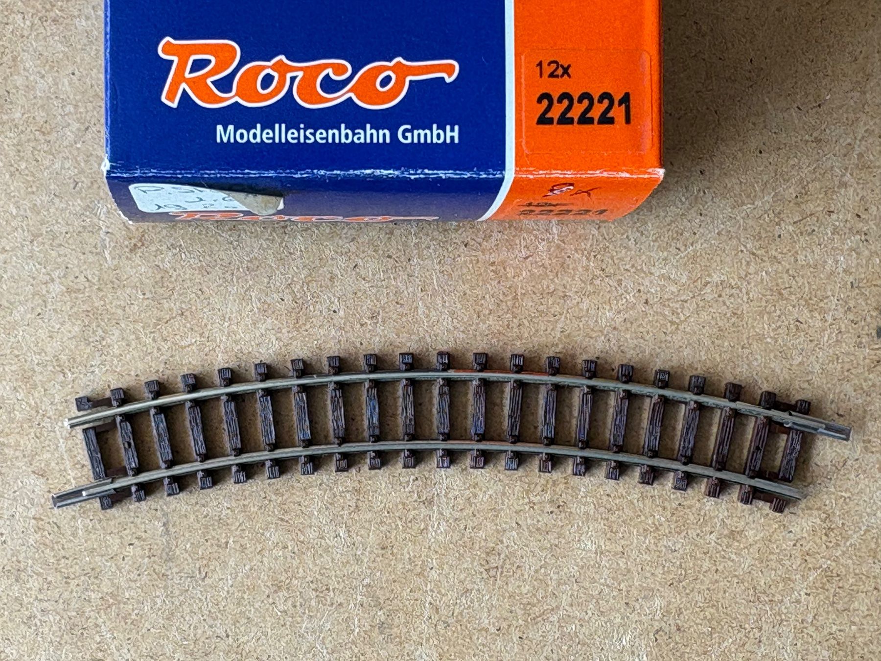 Fleischmann Modellini di ferrovie: Fleischmann / Roco 22221 Gebogen Gleis R1 – Nuovo e nell'imballaggio originale da Hauterive NE venduto da eriamch