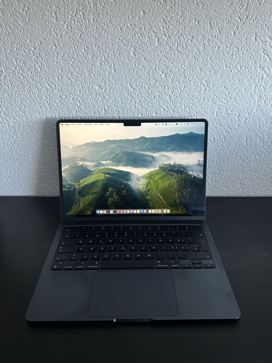Apple Portables: MacBook Air m2 - 256GB - 8GB RAM - Midnight Blue  – D'occasion à Nidau par Unbreakable02