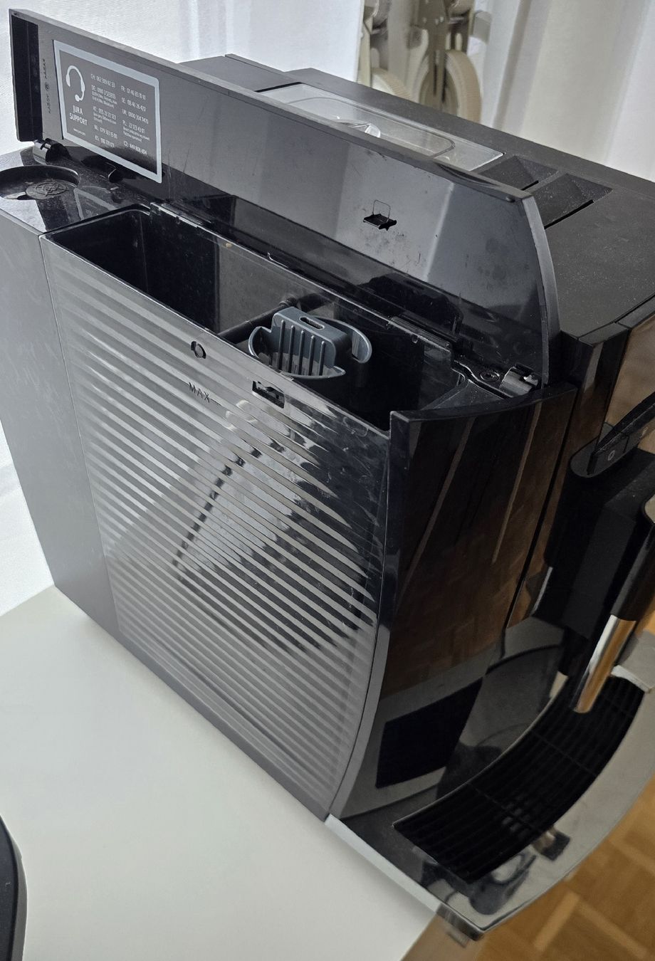 Jura Macchine per caffè & Macchine per espresso: Jura E4 kleines defeck  – Difettoso da Effretikon venduto da hug_6zr9 3