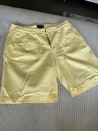 Short GANT Jaune Clair, Taille 40, État Impeccable!
