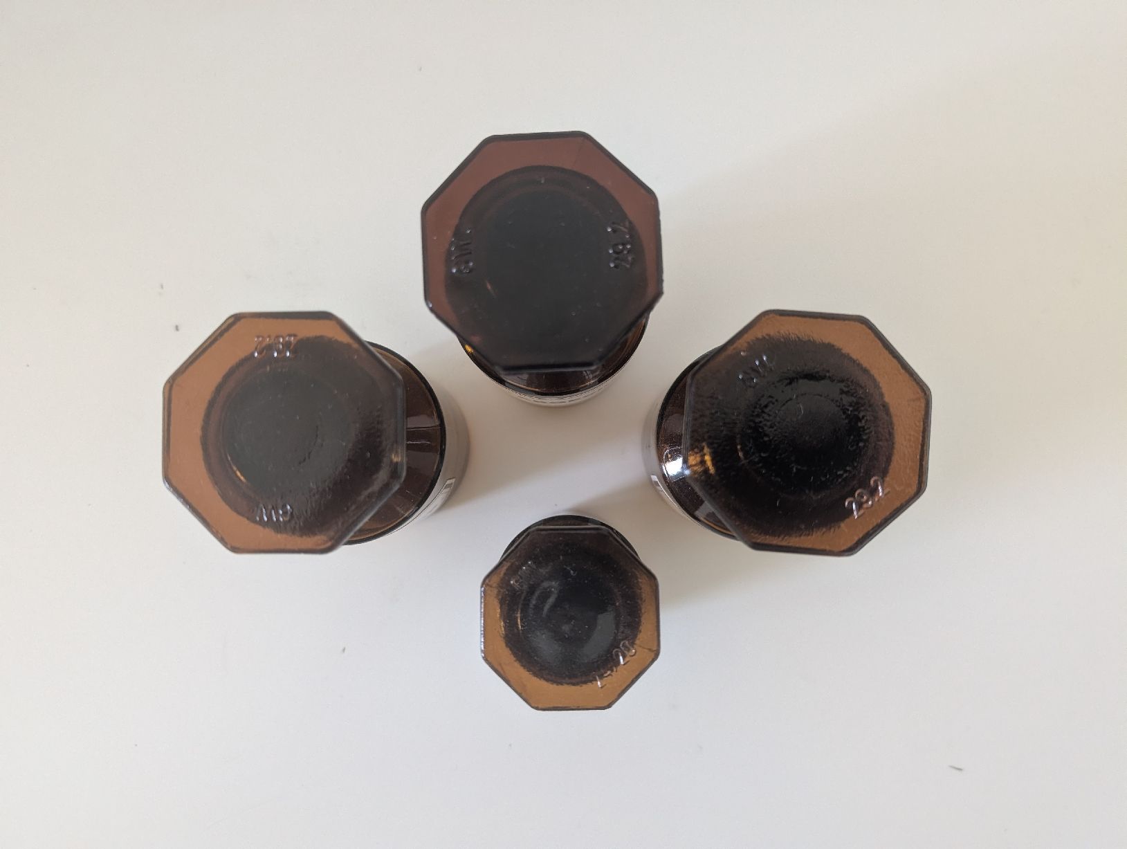 Laborzubehör: 4 Apothekerflaschen Glas – Gebraucht aus Widnau von angiel02 1