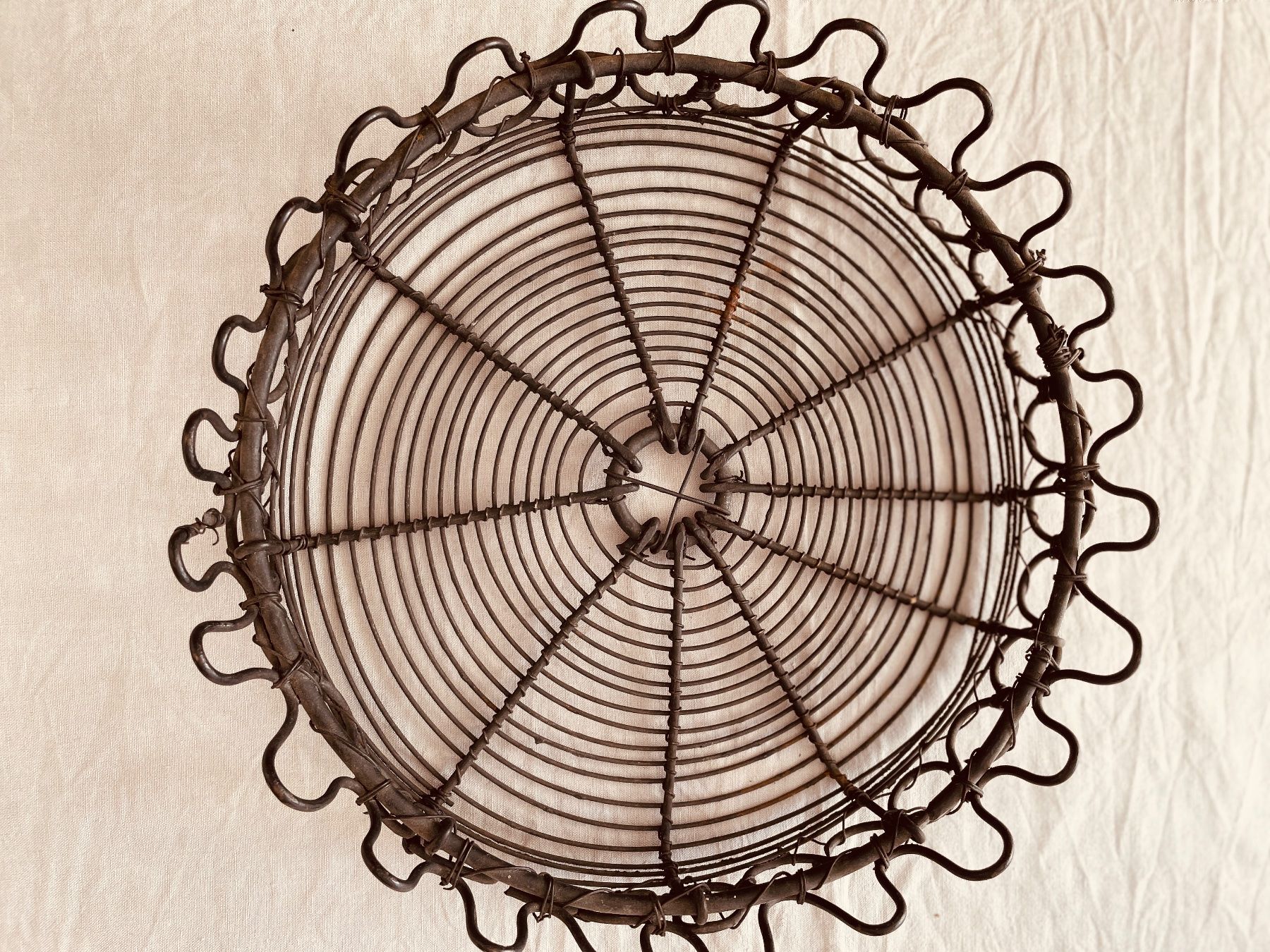 Schalen: Rustikale Vintage Drahtschale, Obstschale, Deko – Gebraucht aus Birsfelden von Nic21 3