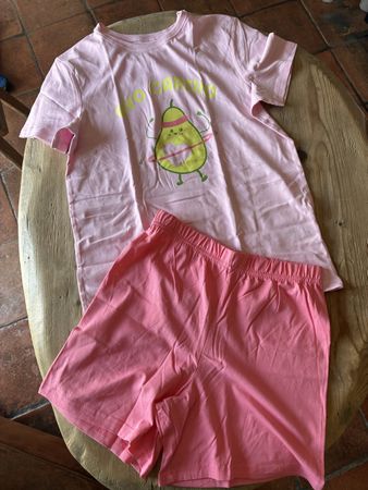 Tolles Pyjama Gr. 152, Neu