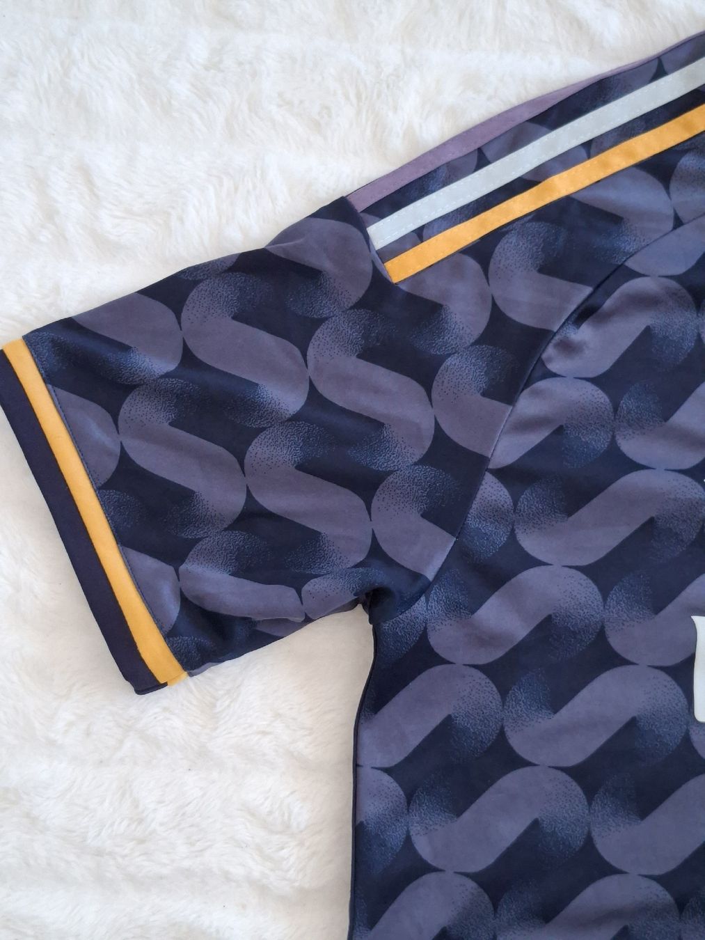 Real Madrid Leibchen & Hosen: Maillot Real Madrid Kroos, – Gebraucht aus Renens VD von ser_j2fn 1