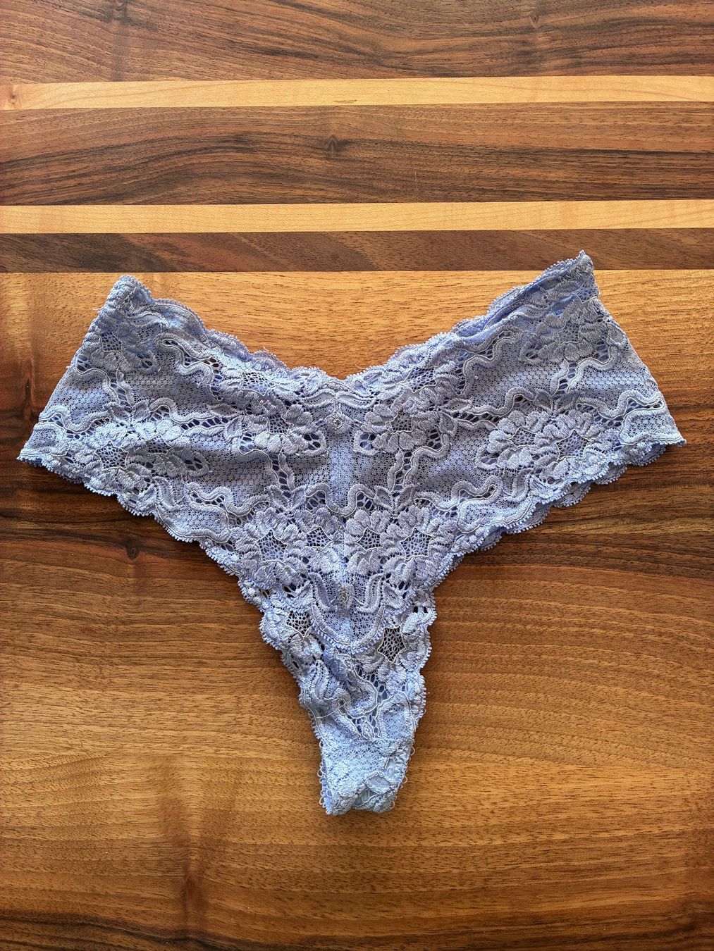 Altra biancheria intima: Hellblauer Tanga Spitzenslip von valisere – Usato da Alpnach Dorf venduto da marvo 2