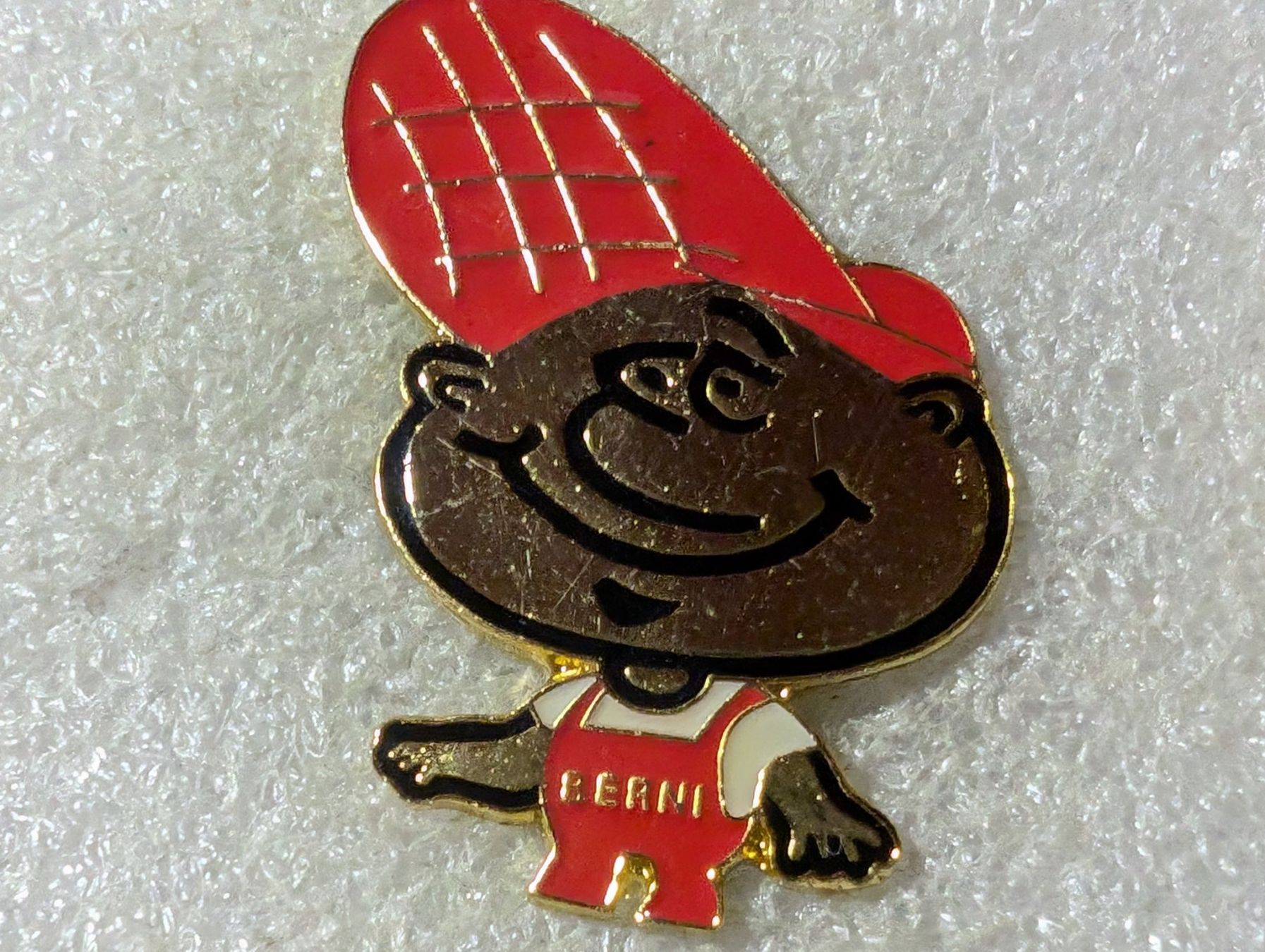 Plaketten & Abzeichen: Ansteckpin 146: Berni – Gebraucht aus Oppligen von Pin-Fall-Shop