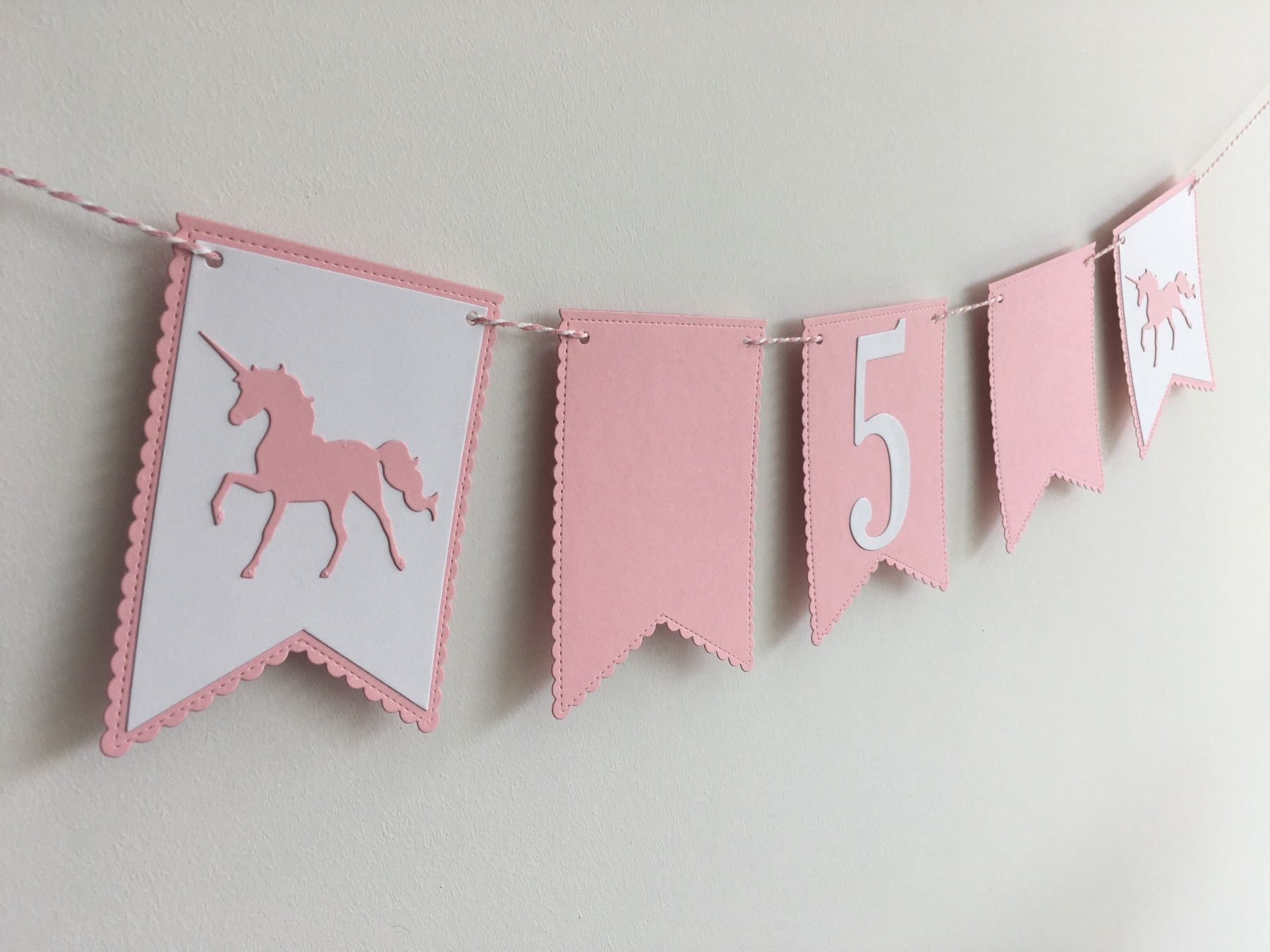 Tutte le decorazioni: Girlande Einhorn rosa individualisierbar – Nuovo e nell'imballaggio originale da Zollikofen venduto da poppala