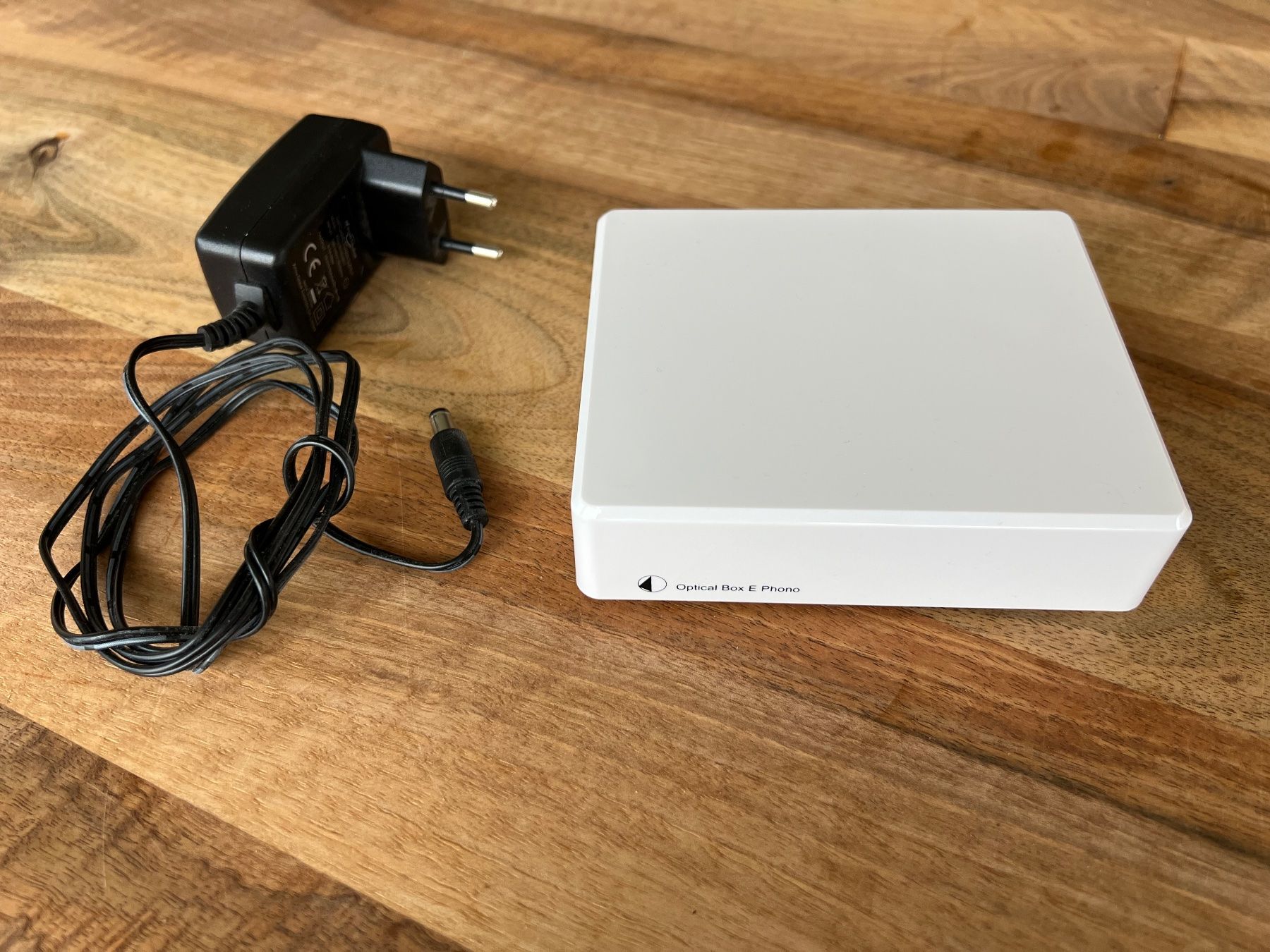 Pro-ject Amplificatori: Pro-Ject Optical Box E Phono Vorverstärker + Netzteil – Usato da Kehrsiten venduto da Schori8