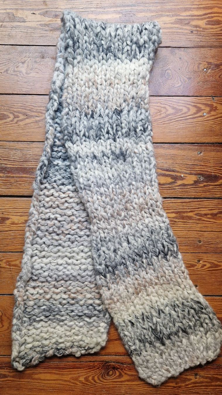 Foulard & Sciarpe: Selbstgestrickter Schal – Usato da Luzern venduto da Lucan_Valerius