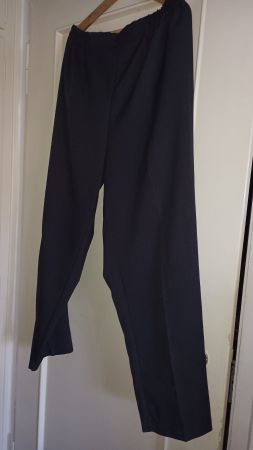 Elegante gestreifte Hose mit Gummizug Gr. 50