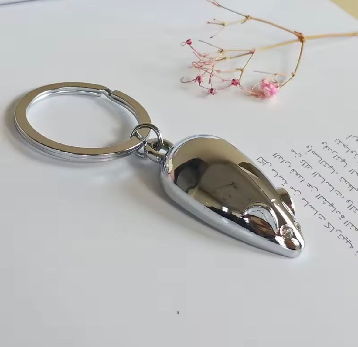 Schlüsselanhänger & - bänder: Maus Schlüsselanhänger Silber Optik mit Strassstein – Neu und originalverpackt aus Tägerwilen von Swiss-Ricardo 2