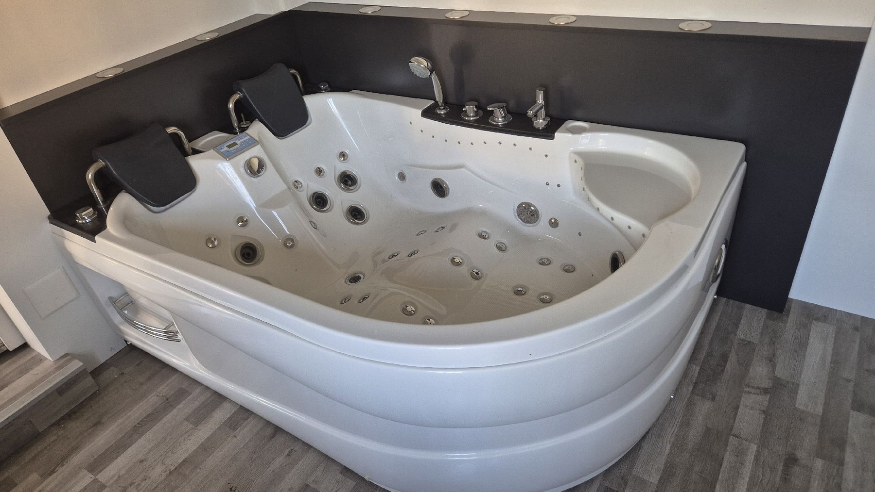Bains à remous: Whirlpool JNJ SPAS SPA-062 – D'occasion à Vilters par Steffi_Paul 2