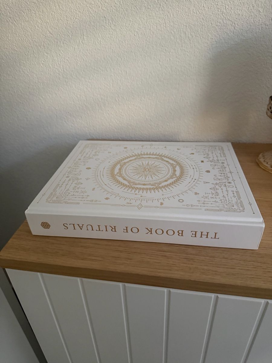 Bücher: Tablebook Rituals – Neu (gemäss Beschreibung) aus Umiken von Nayara88 1