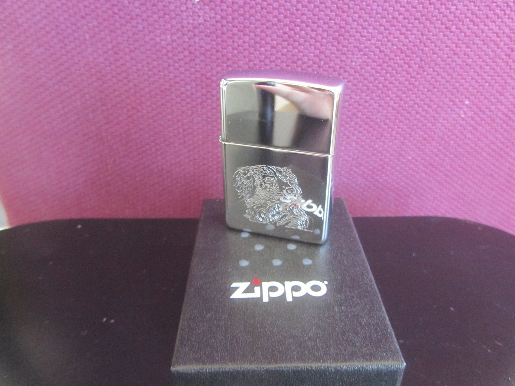 Zippo Accendini: Zippo dog engraved 1995 NEW – Nuovo e nell'imballaggio originale da Pampigny venduto da Calypso06