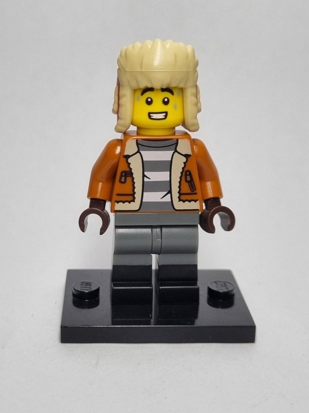 Lego Kit di costruzioni: LEGO BAM Late 2023 Winter Guy with Jacket (Version 3) – Nuovo (secondo la descrizione) da Basadingen venduto da NekoBricks