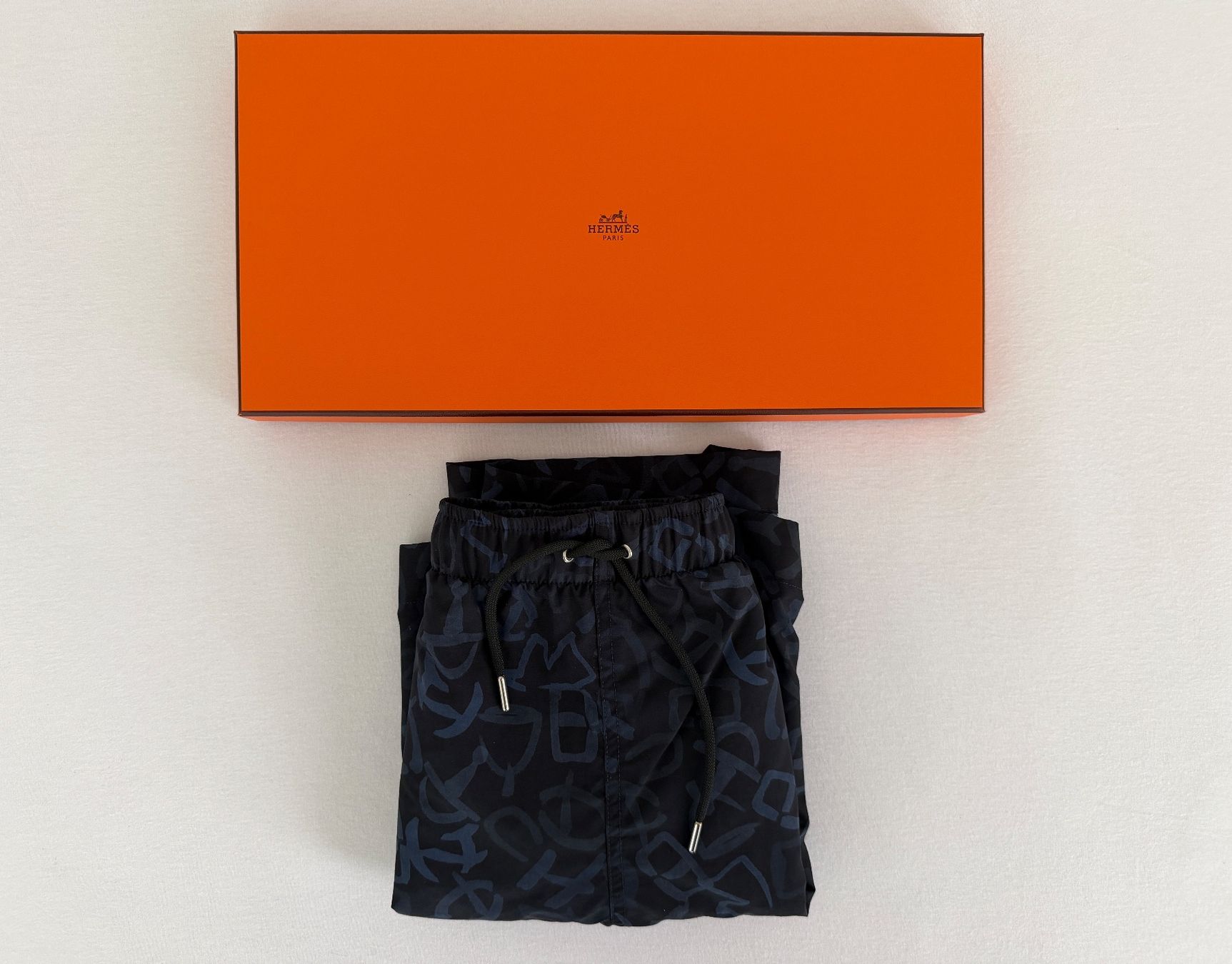 Hermès Badehosen: Hermès Badehose Imprime Calligraphie Equestre – Neu und originalverpackt aus Pfäffikon SZ von Redwulf34 9