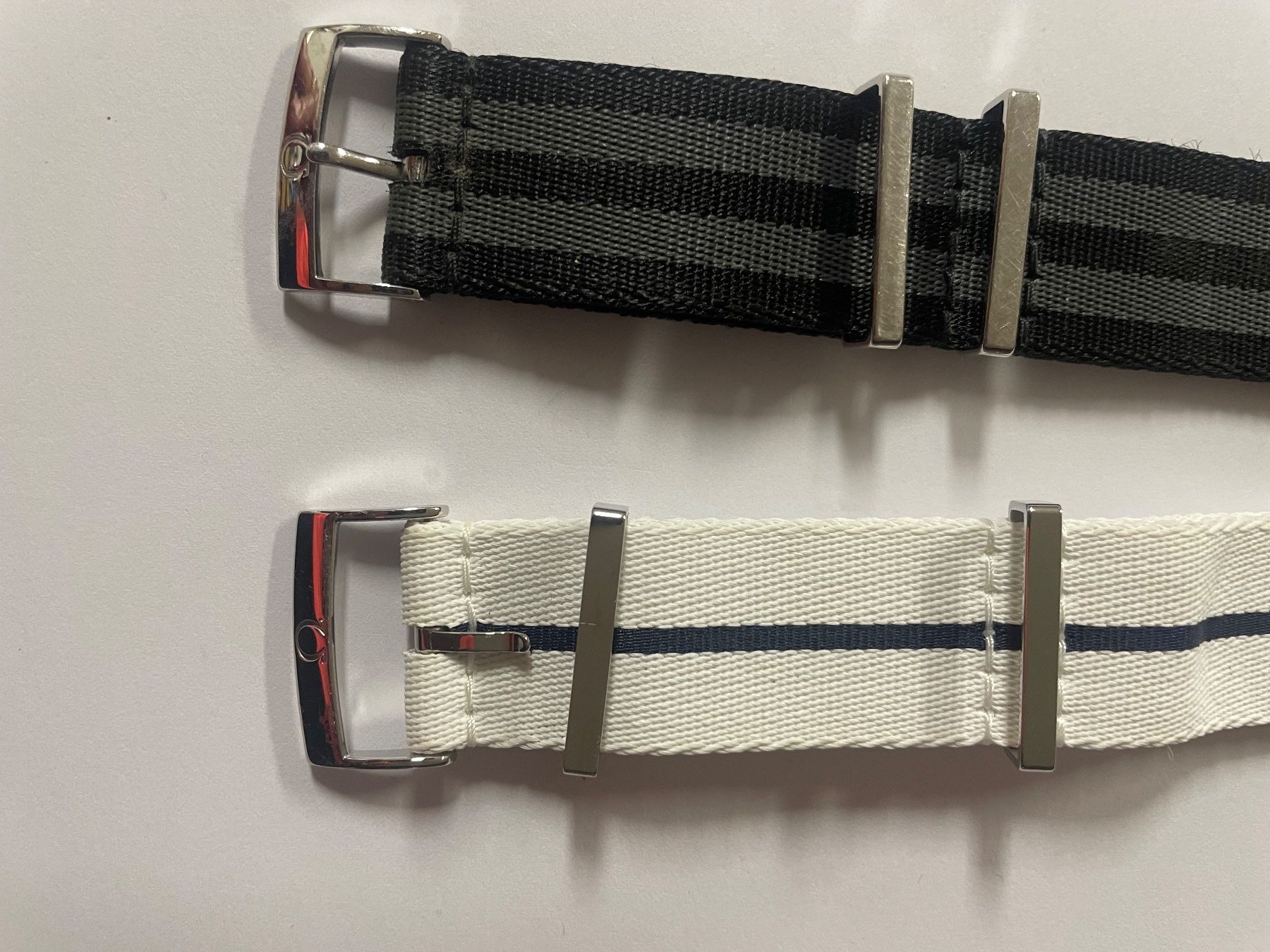 Omega Bracciali & Braccialetti: 2 Bracelets Omega polyamide avec boucles Omega acier – Usato da Veyrier venduto da bub_b77p 2