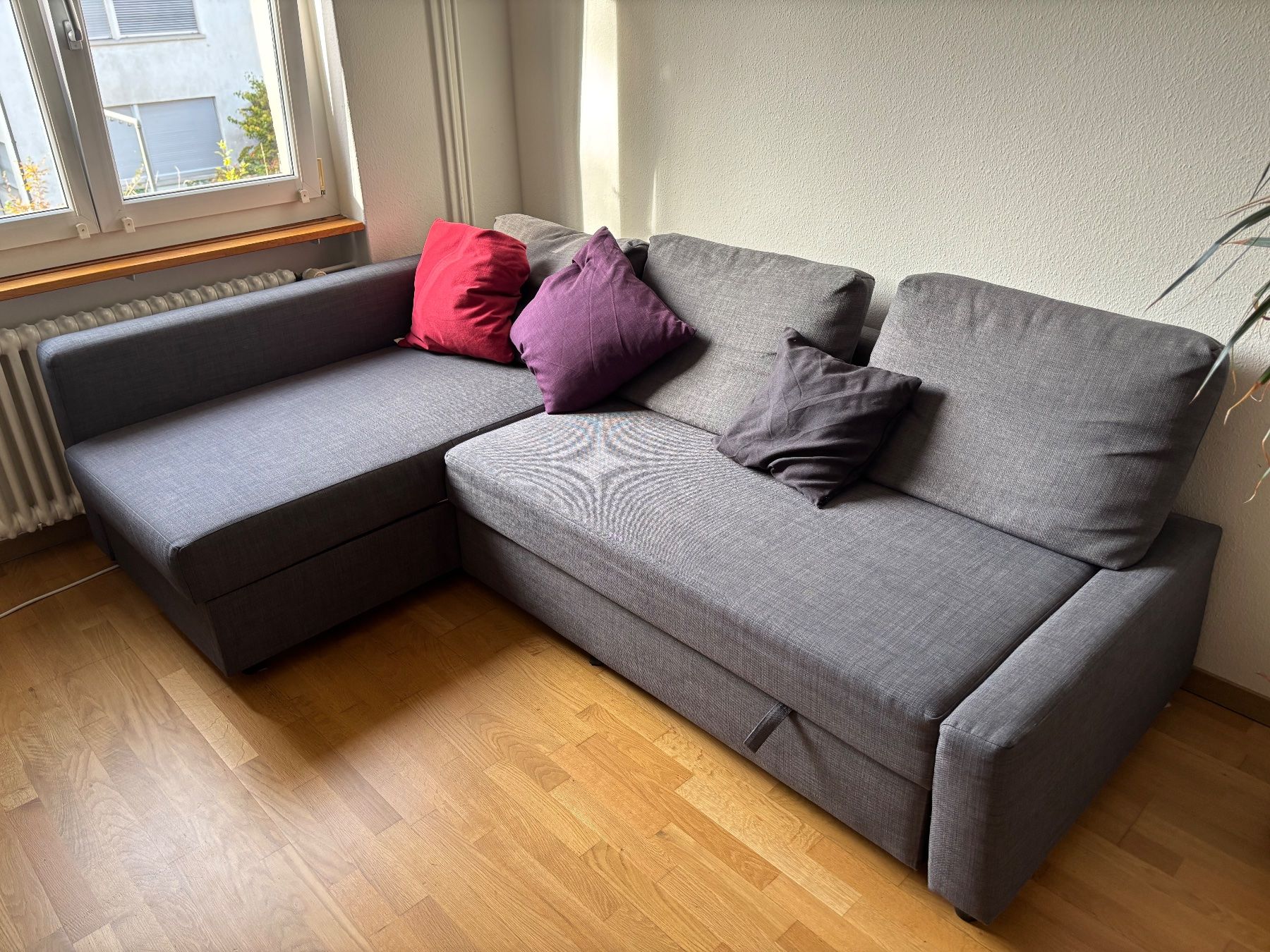 Ikea Sofas: IKEA FRIHETEN Ecksofa mit Bettkasten – Gebraucht aus Zürich von rob_xyx9