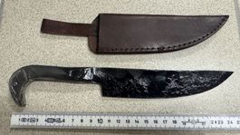 Handgeschmiedetes Messer mit Vogelkopfgriff & Lederscheide