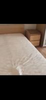 IKEA Malm Bettgestell hoch, Holzrahmen, Matratze & Nachtisch