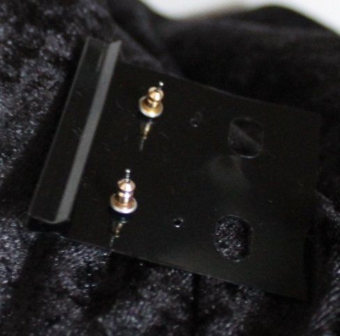 Ohrringe & -stecker: Ohrstecker Neu, ca. 1.3 cm breit – Gebraucht aus Locarno von madame-tus-sauds 1