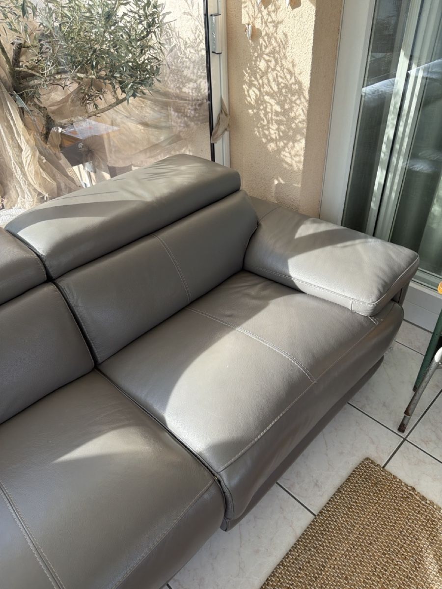 Sofas: Canapé en cuir gris électrique – Gebraucht aus Moutier von Ma2740 2