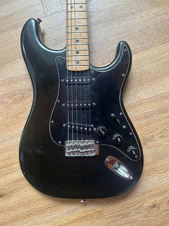 Fender Stratocaster USA - Blackie (Série E / 70s - 80s)