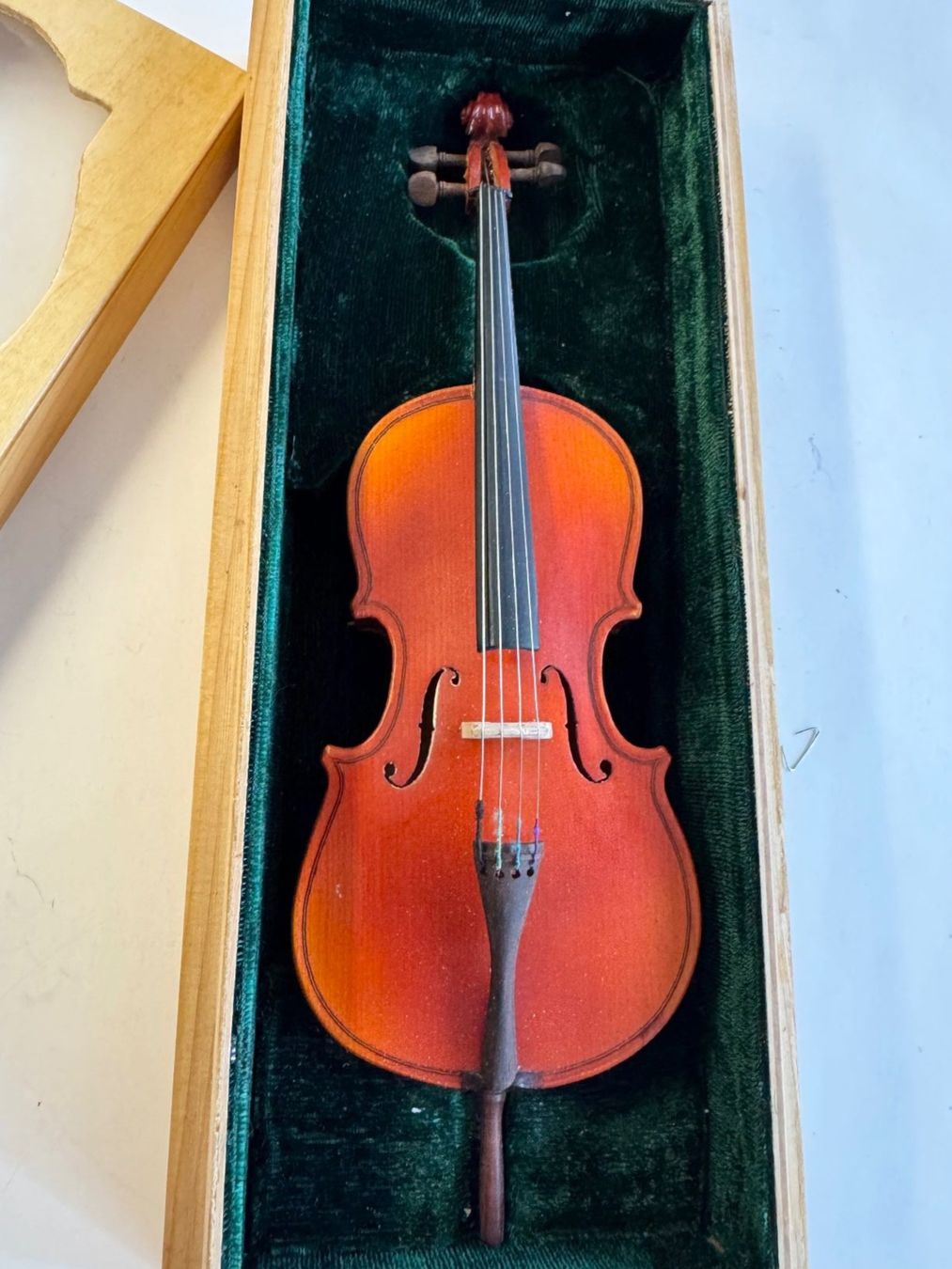 Strumenti musicali: Miniatur-Cello – Nuovo e nell'imballaggio originale da Schaffhausen venduto da outlet-music 1