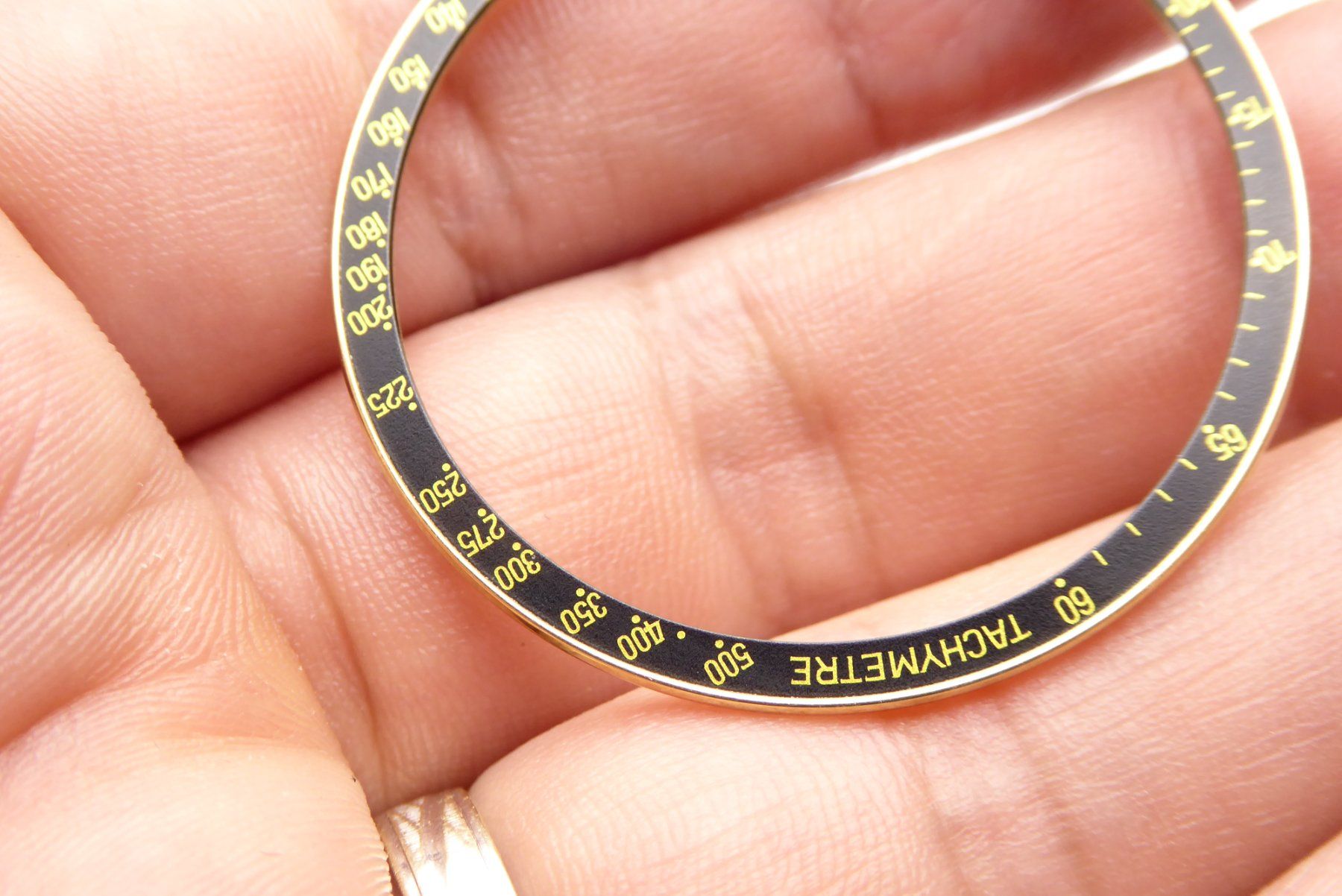 Omega Orologi: Omega Speedmaster bezel gold 40mm – Nuovo (secondo la descrizione) da Geneve venduto da adr_xk6n 9