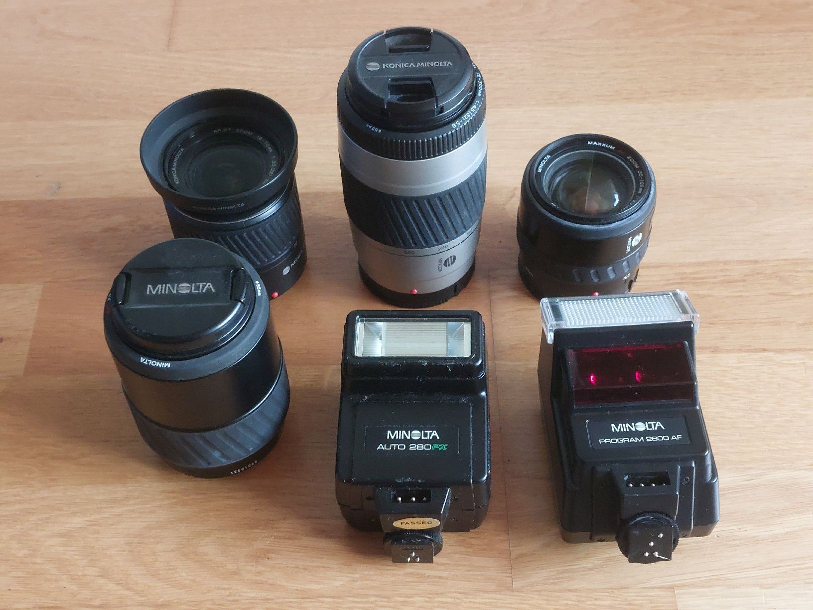 Minolta Obiettivi: 4 Minolta/Sony A Zoomobjektive + 2 Flash – Usato da Schmitten FR venduto da losim1