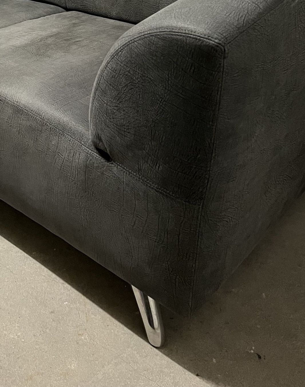 Interio Divani: 2er-Ledersofa, schiefergrau – Usato da Interlaken venduto da Fuji99 1