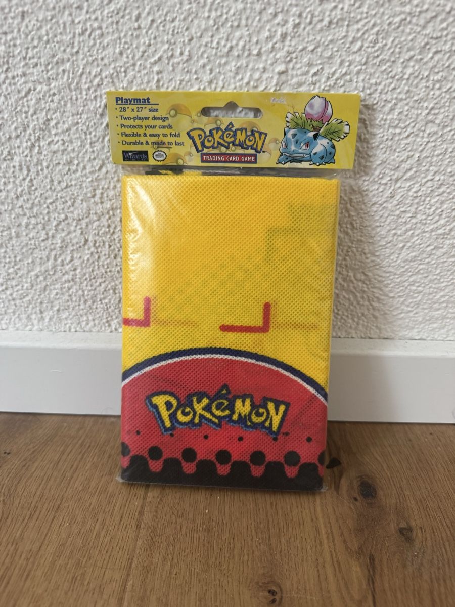 Giochi: Pokemon 1999 Vintage Playmat Wizards SEALED – Nuovo e nell'imballaggio originale da Dübendorf venduto da Aik18