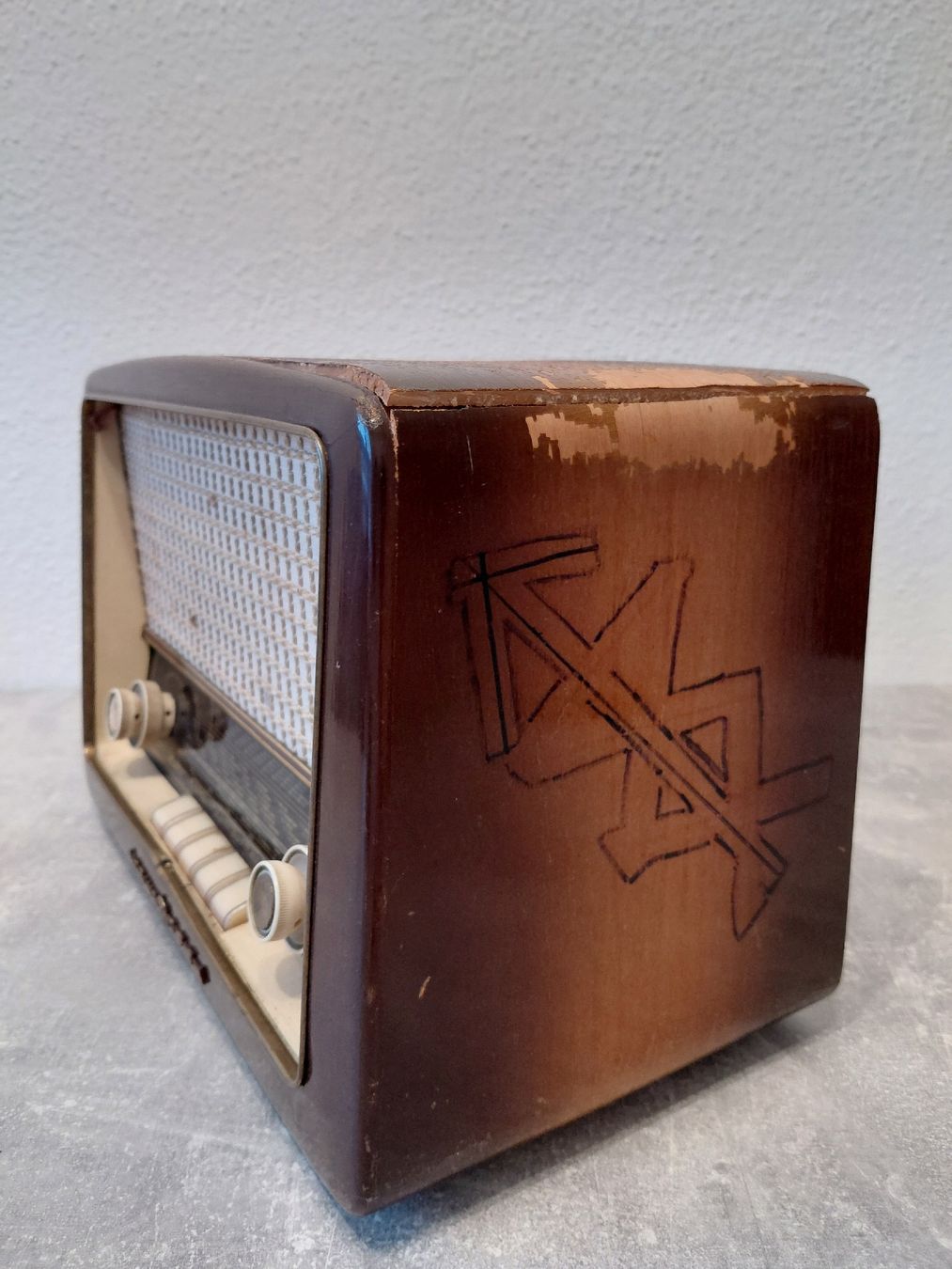 Loewe Radio: Vintage Loewe Opta Bella – Difettoso da Turbenthal venduto da apr_h7z2 3