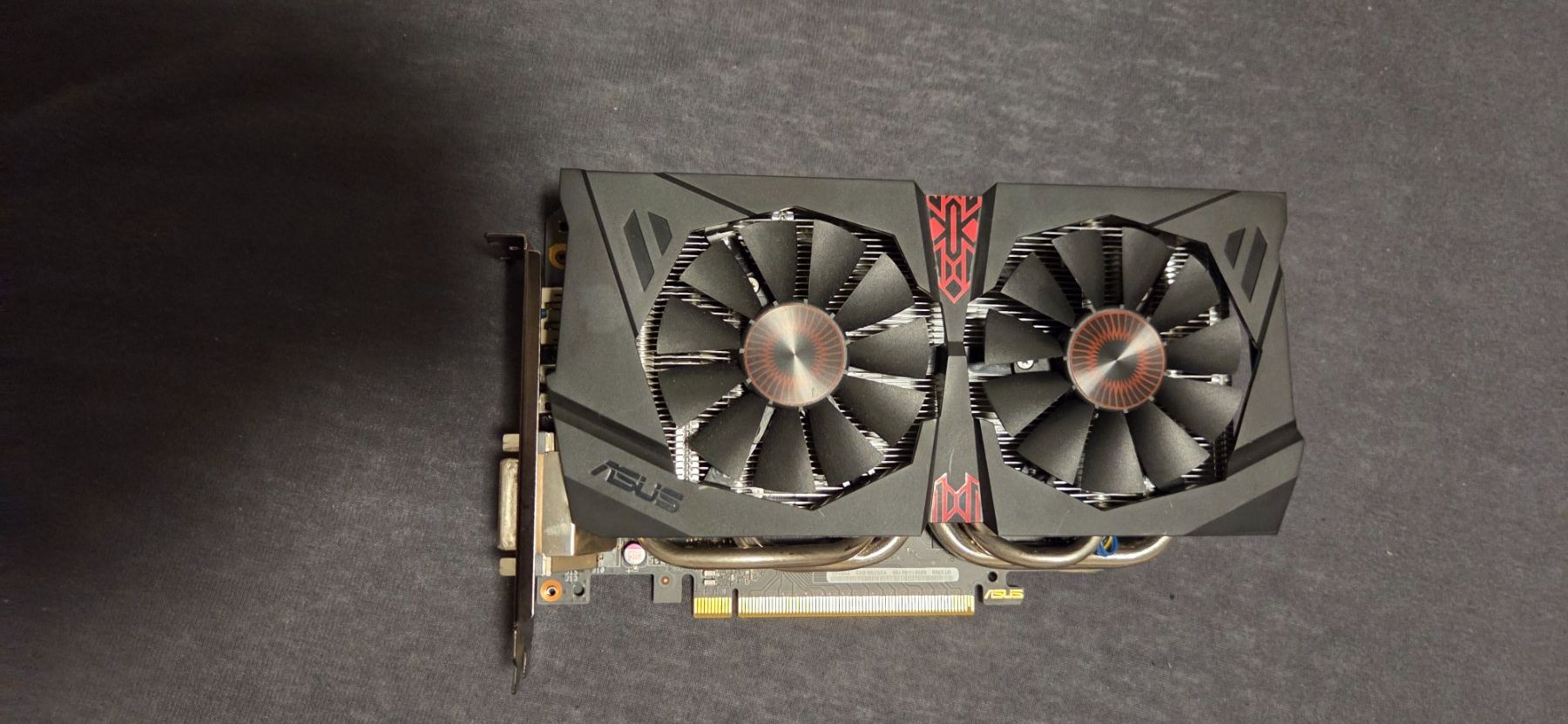 Asus Schede grafiche: Asus GTX 960 4GB DDR5 – Usato da Zihlschlacht venduto da vogelgrip