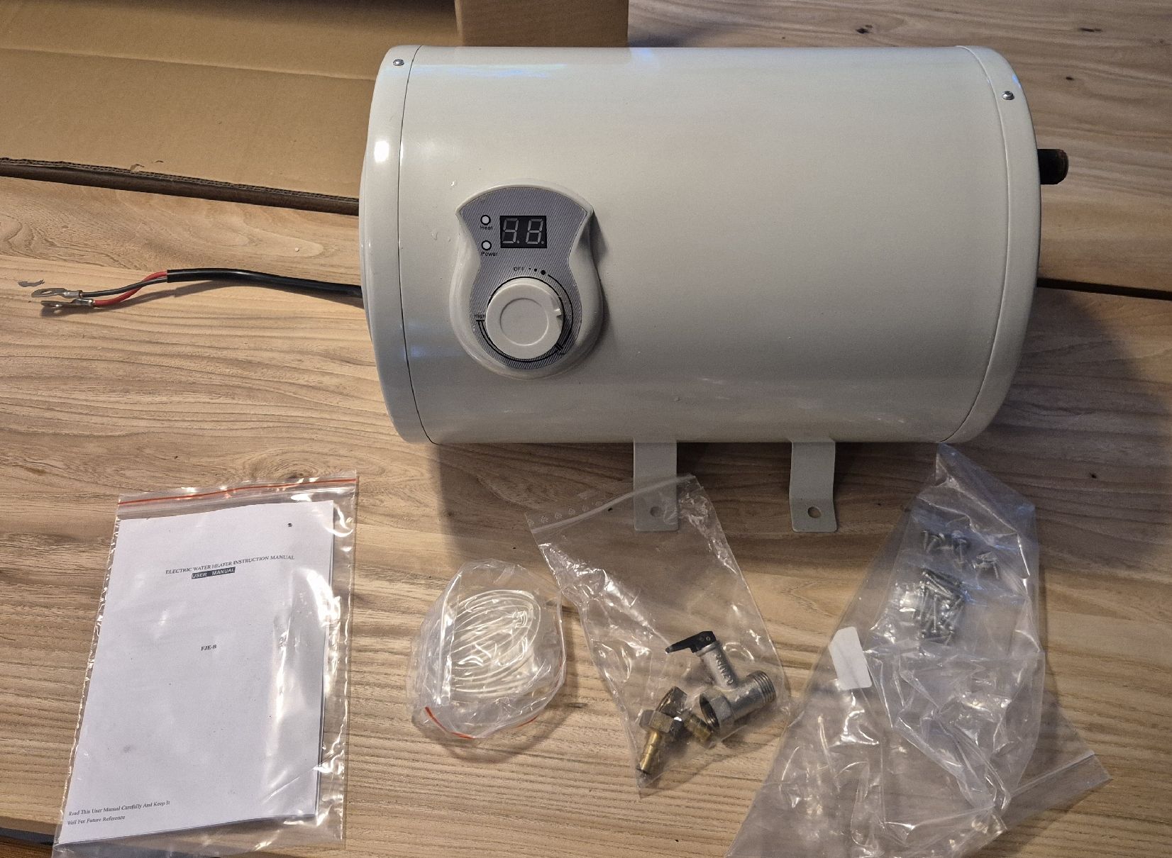 Installations sanitaires: 6L Boiler für Camper Van – Neuf (Voir description) à Russikon par Tginoek