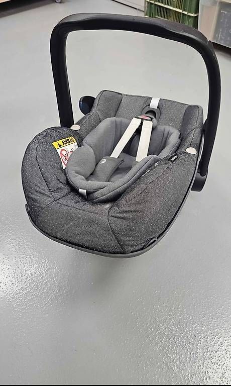 Auto-Kindersitze: Maxi Cosi mit Iso Fix Station  – Gebraucht aus Thun von Olliepollie 1