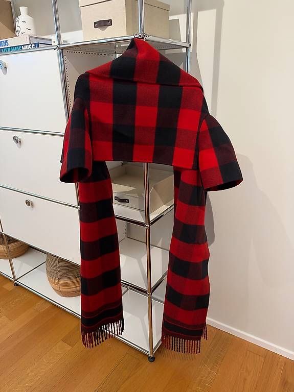 Dior Altro in  Abbigliamento & Accessori: DIOR CAPE RED & BLACK – Nuovo (secondo la descrizione) da Schwyz venduto da bofb 4