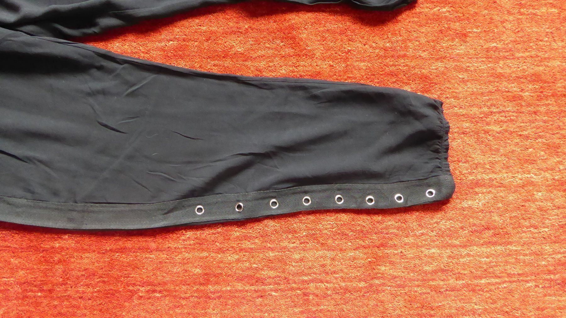 Pantaloni: Luftig leichte Sommerhose Gr M mit Knöpf – Usato da Sargans venduto da Benziner 2