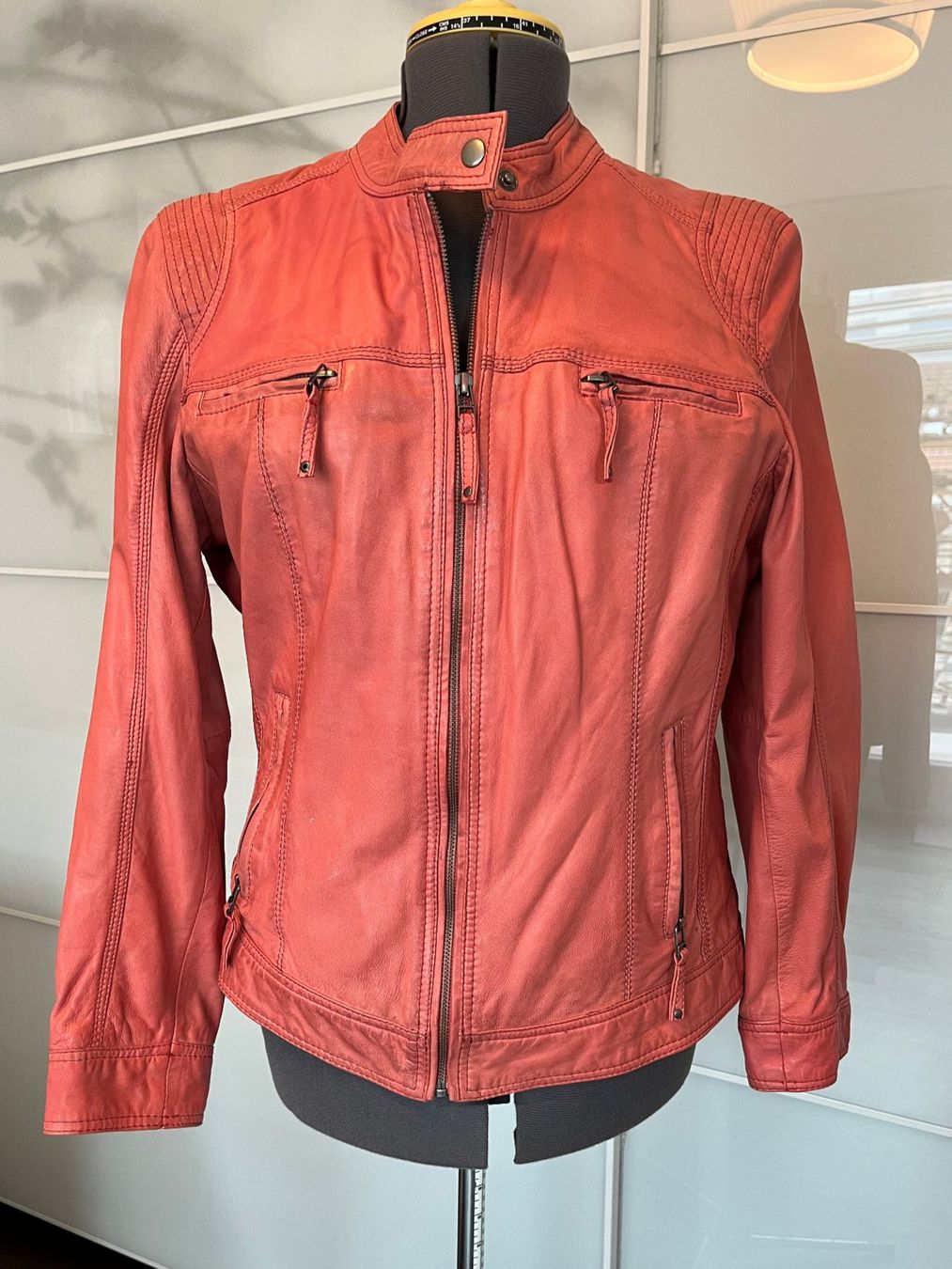 Giacche: echt Lederjacke  lachsfarben Grösse 44 – Usato da Rümlang venduto da Blume817