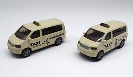 Siku 1360 - 2x VW T5 Taxi Wintersport / sports d'hiver