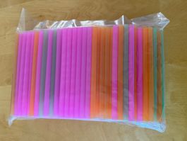 200 Trinkhalme 20 *1.2 cm; farbig, originalverpackt