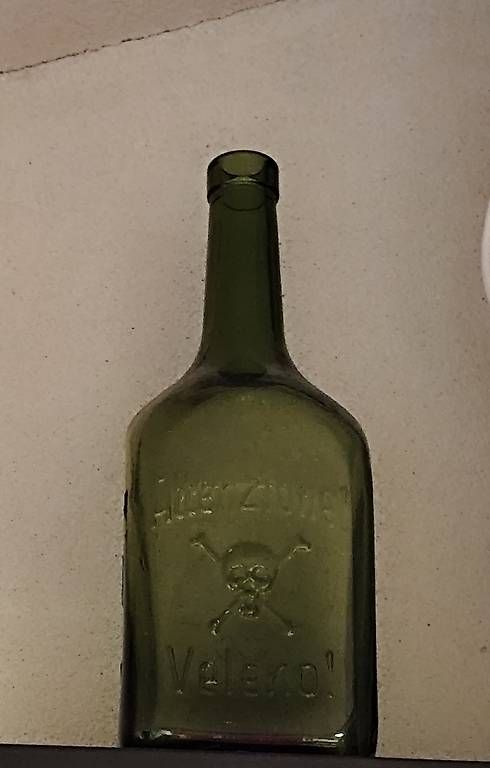 Bottiglie: Bottiglia veleno vintage – Usato da Solduno venduto da bot_7m28